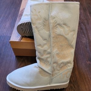 Brand new Da Nang leather, fur lined boots,  sz 10